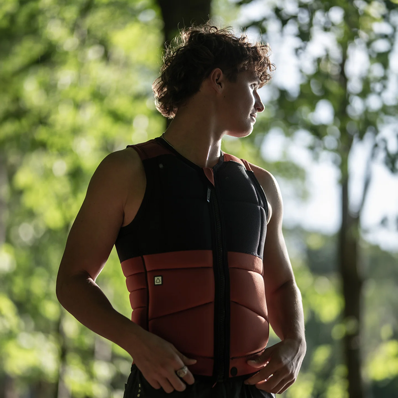 FOLLOW Men's Gratis Impact Vest - RUST
