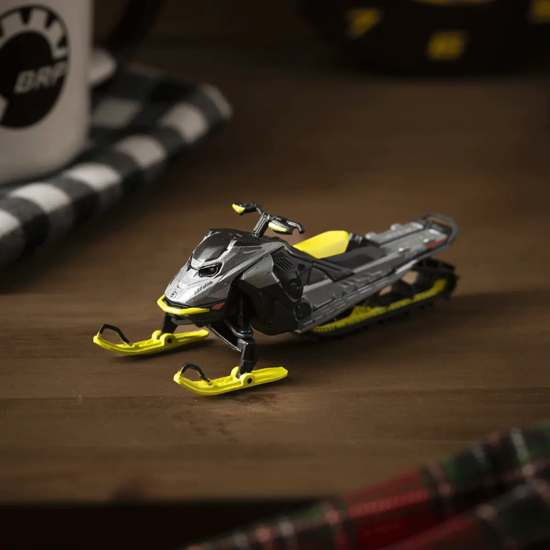 SKI-DOO Summit Expert Snowmobile - YELLOW